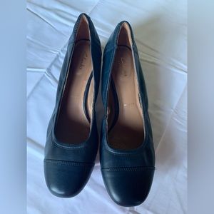 Clarks Navy Block Heel Shoes NWT Size 9.5 Wide